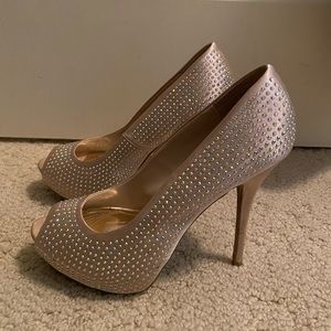 Jennifer Lopez nude pump size 8
